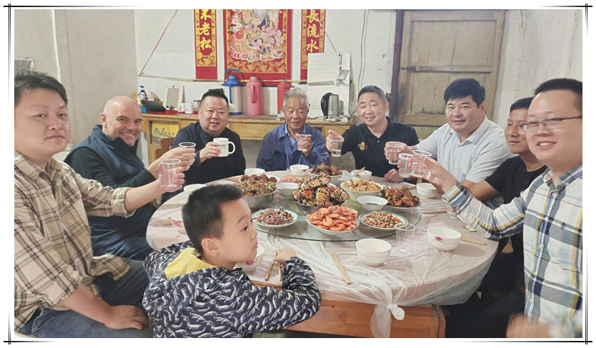 暖心！集團(tuán)董事長(zhǎng)與外籍專(zhuān)家同慶雙節(jié)