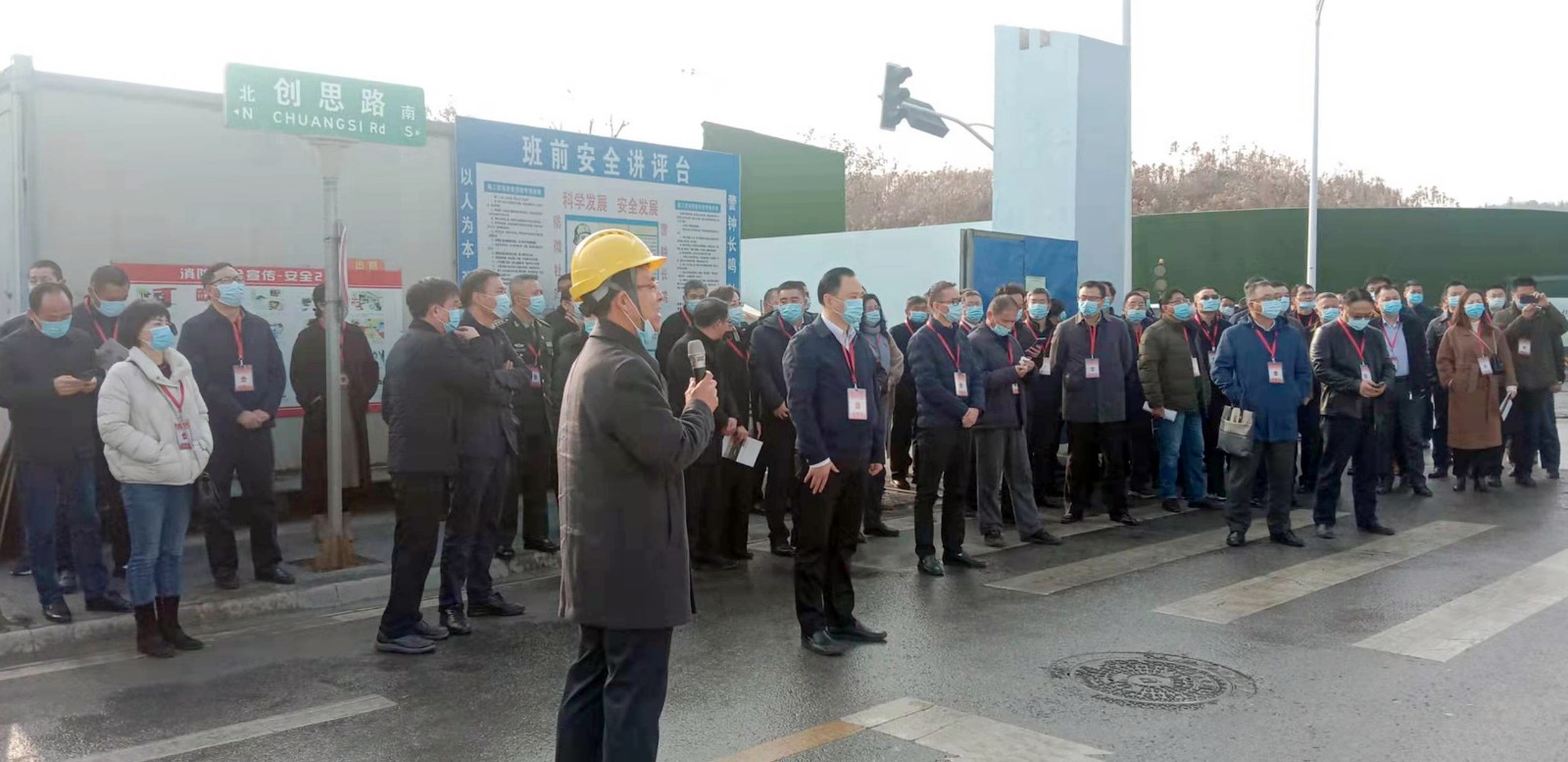 南京雨花區(qū)人大代表團視察國泰應急總部大廈